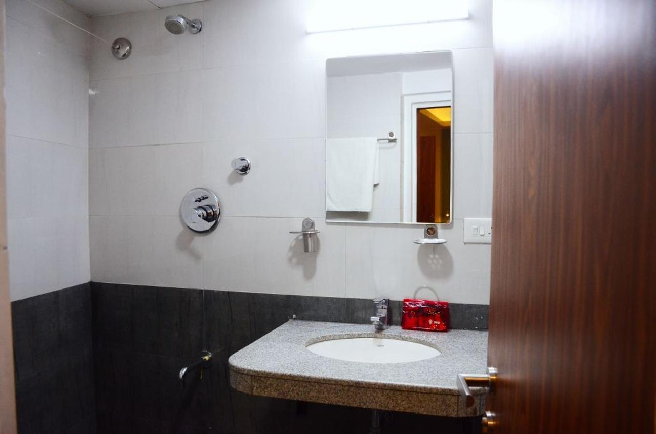 Oyo 6429 Hotel Pearl ปูเน่ ภายนอก รูปภาพ