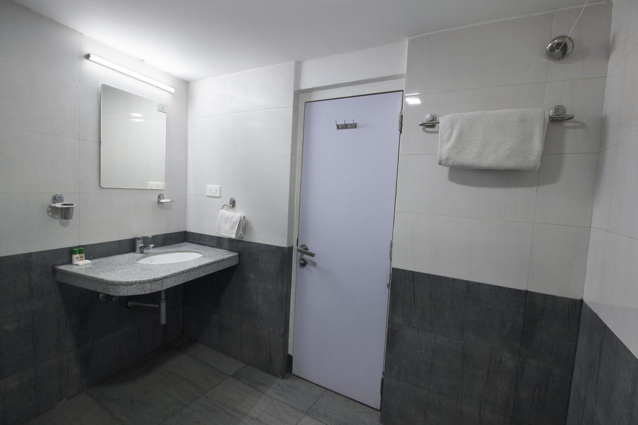 Oyo 6429 Hotel Pearl ปูเน่ ภายนอก รูปภาพ